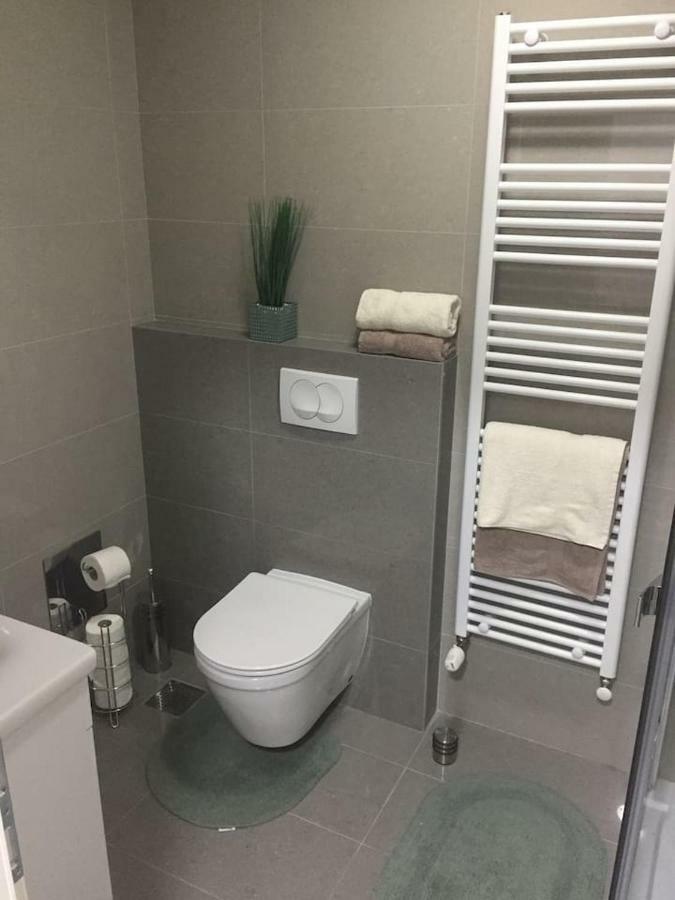 Apartman F&F Оточац Экстерьер фото