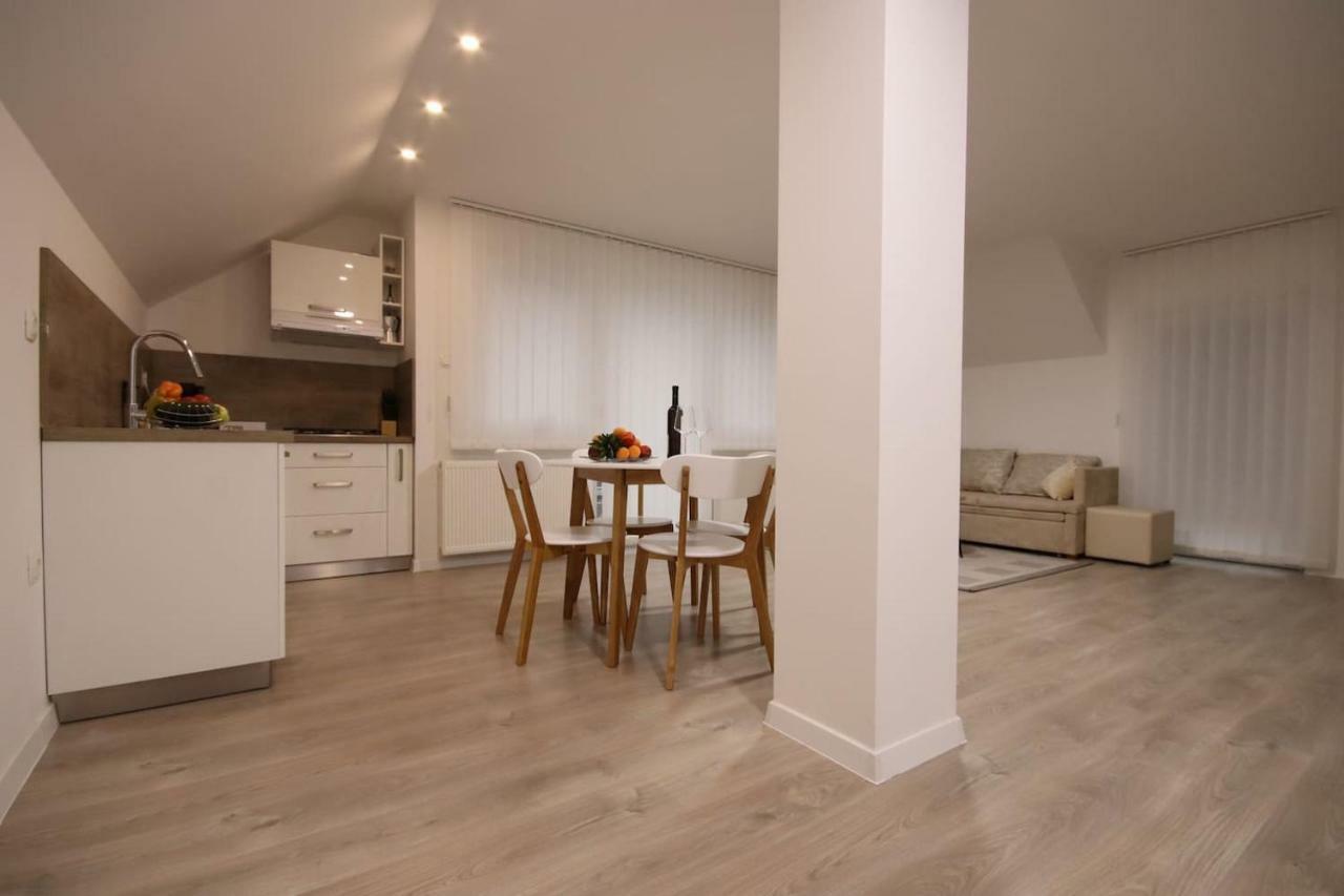 Apartman F&F Оточац Экстерьер фото