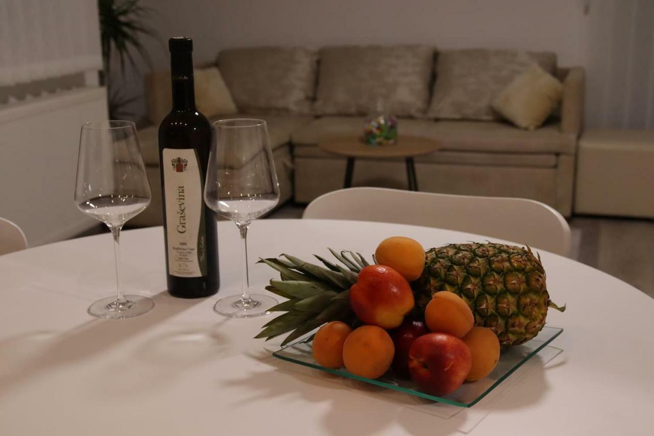 Apartman F&F Оточац Экстерьер фото