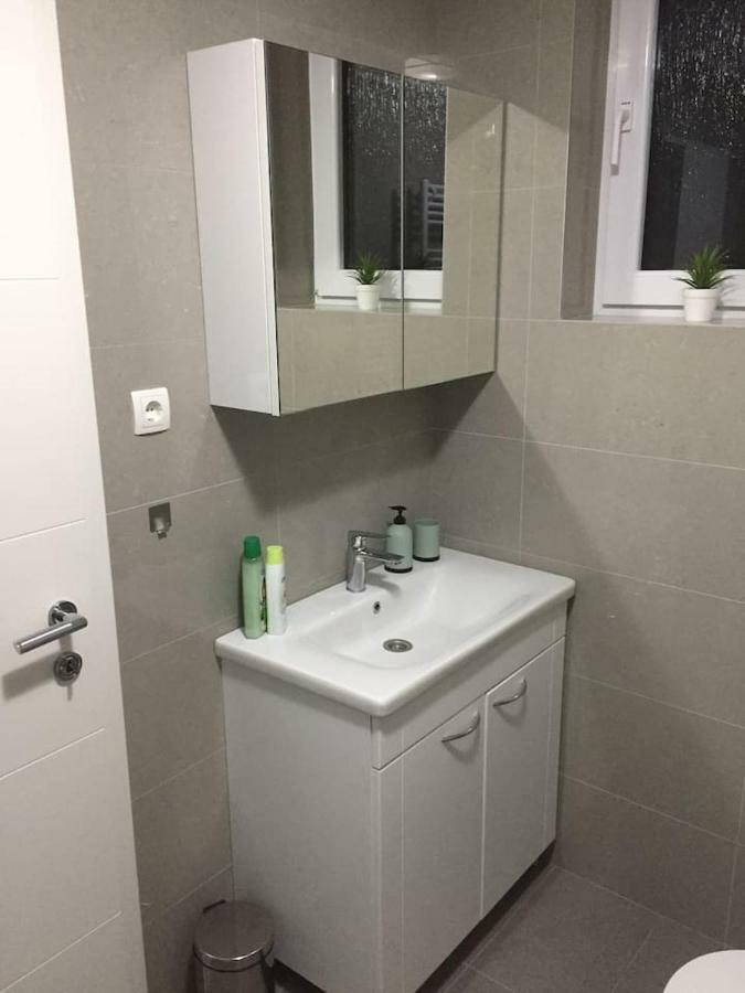 Apartman F&F Оточац Экстерьер фото